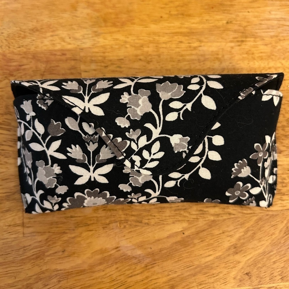 Vera Bradley Chandelier Noir. Retired Pattern